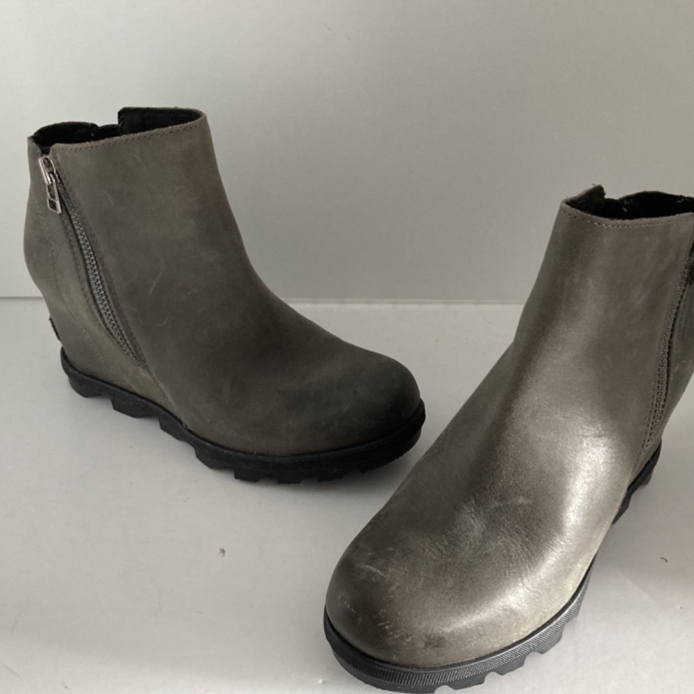 Sorel Joan of Arctic Wedge II Zip Booties Leather Gray Brown Womens 7.5 NWOB